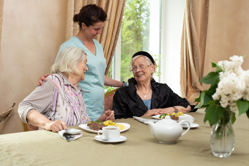 Дом интернат для пожилых людей: виды, оформление и преимущества