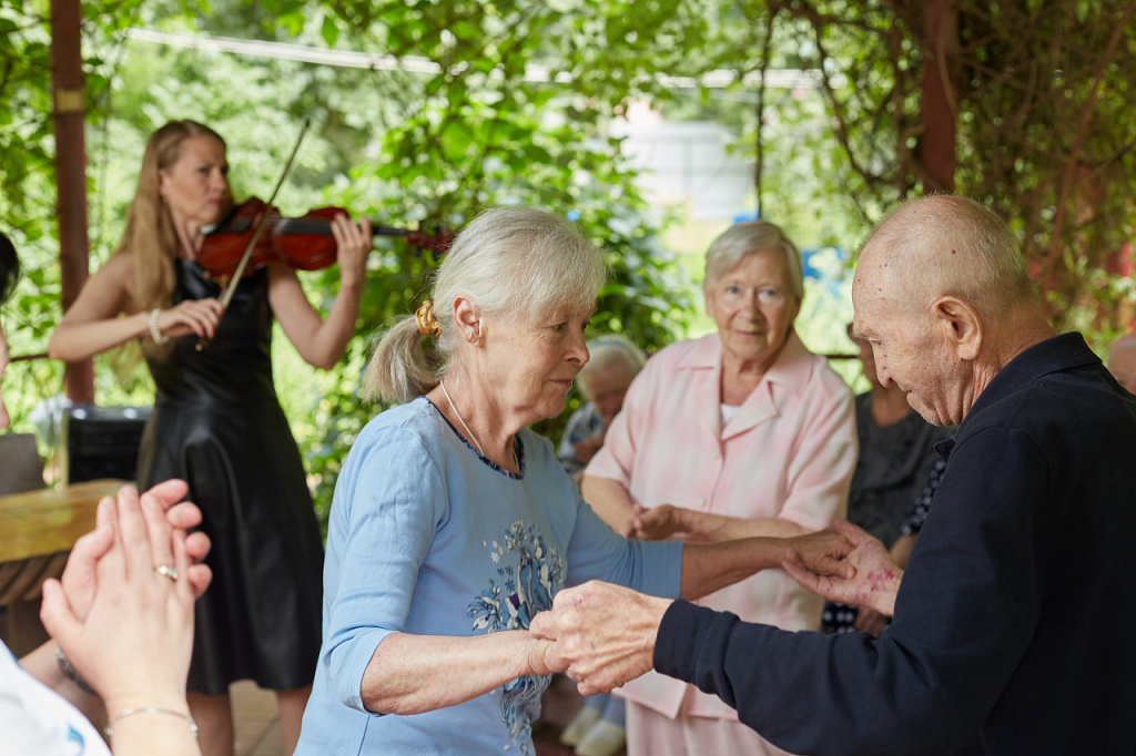 Творческие занятия для пожилых: ключ к долголетию и радости жизни