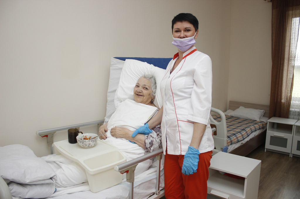 Уход за пожилым человеком старше 80 лет Уход за пожилым человеком старше 80 лет