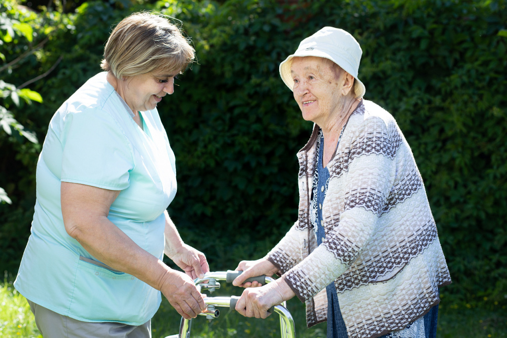Куда определить пожилого человека на время отпуска: полное руководство по выбору оптимального варианта