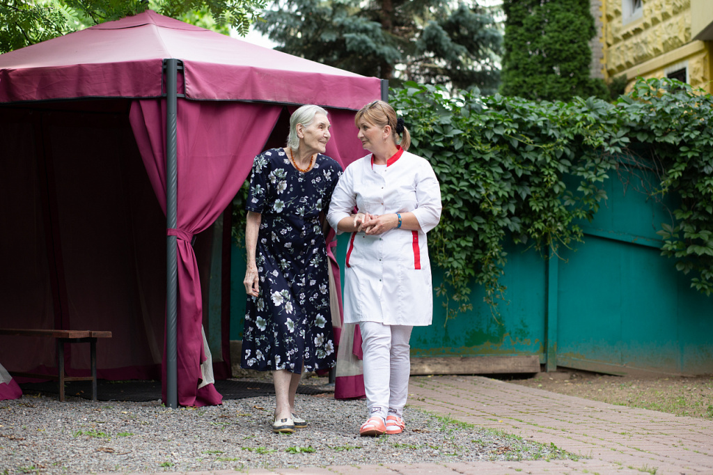 Лучшие пансионаты для пожилых с Альцгеймером: выбор пансионата